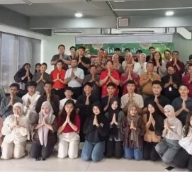 Civitas Akademika Universitas Mahkota Tricom Unggul Gelar Halal Bihalal